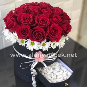  Manavgat Çiçekçiler - Kutuda 25 Gül Badem Şekeri